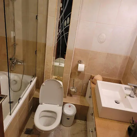 West Guest Apartment *