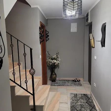 West Guest Apartment *
